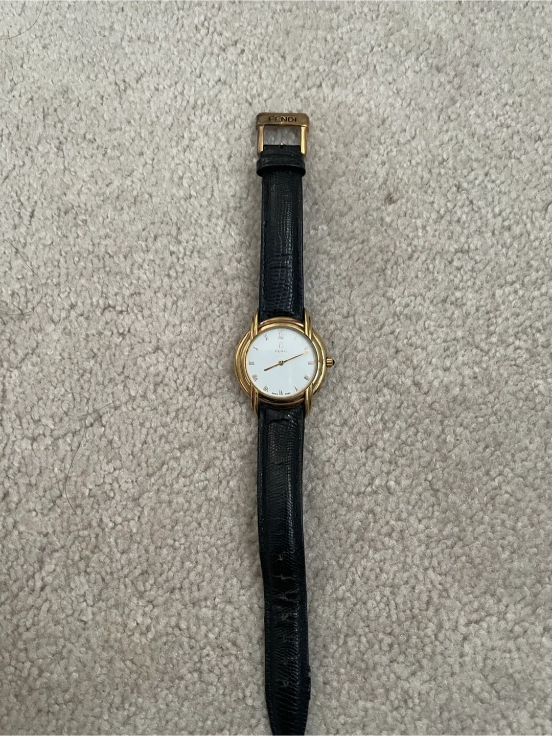 vintage Fendi Quartz Swiss Made Watch image indicator(2)