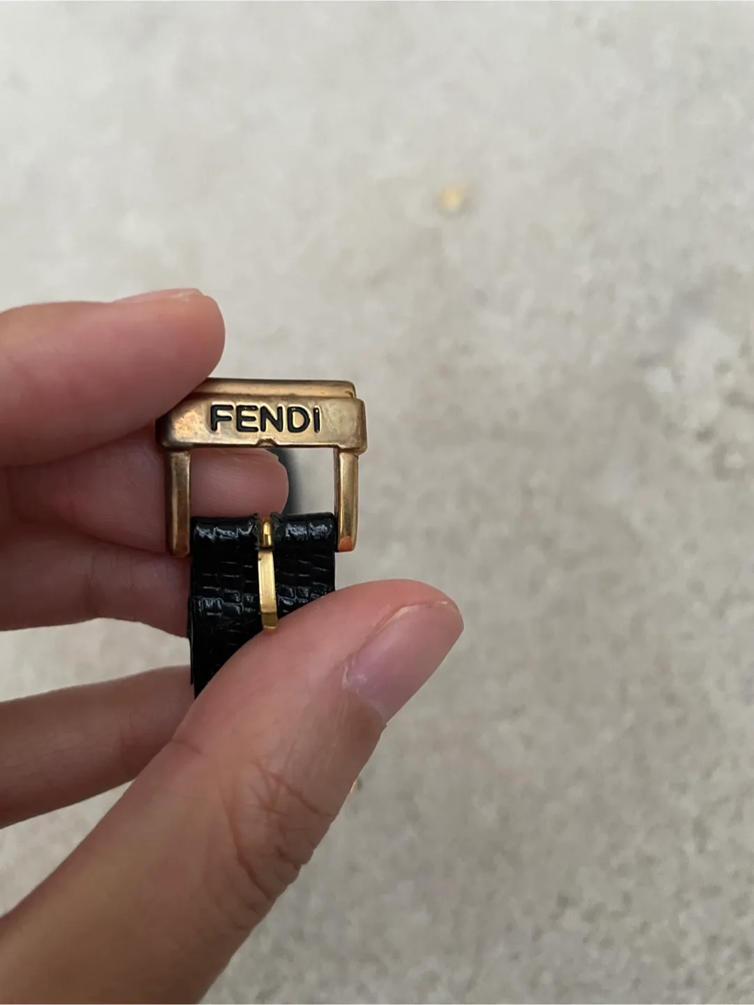vintage Fendi Quartz Swiss Made Watch image indicator(7)