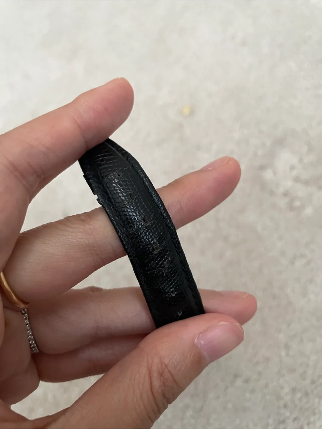 vintage Fendi Quartz Swiss Made Watch image indicator(10)