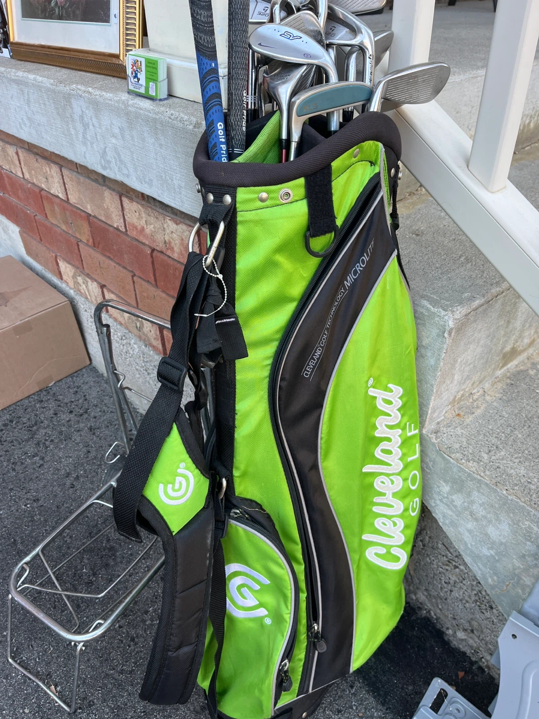 Cleveland Golf Bag with Clubs