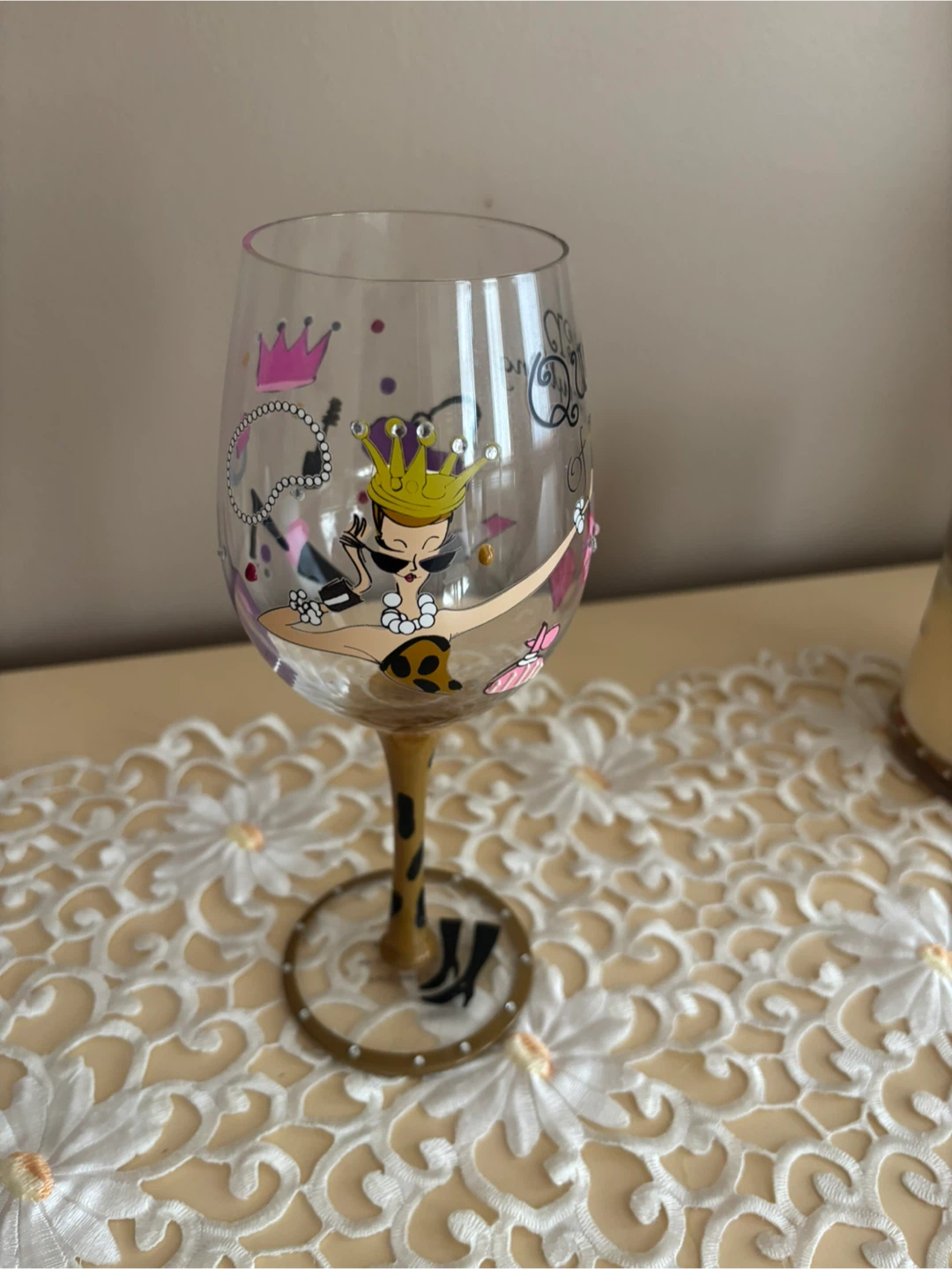 Hand-Painted Wine Glass - Queen of Everything - photo 3