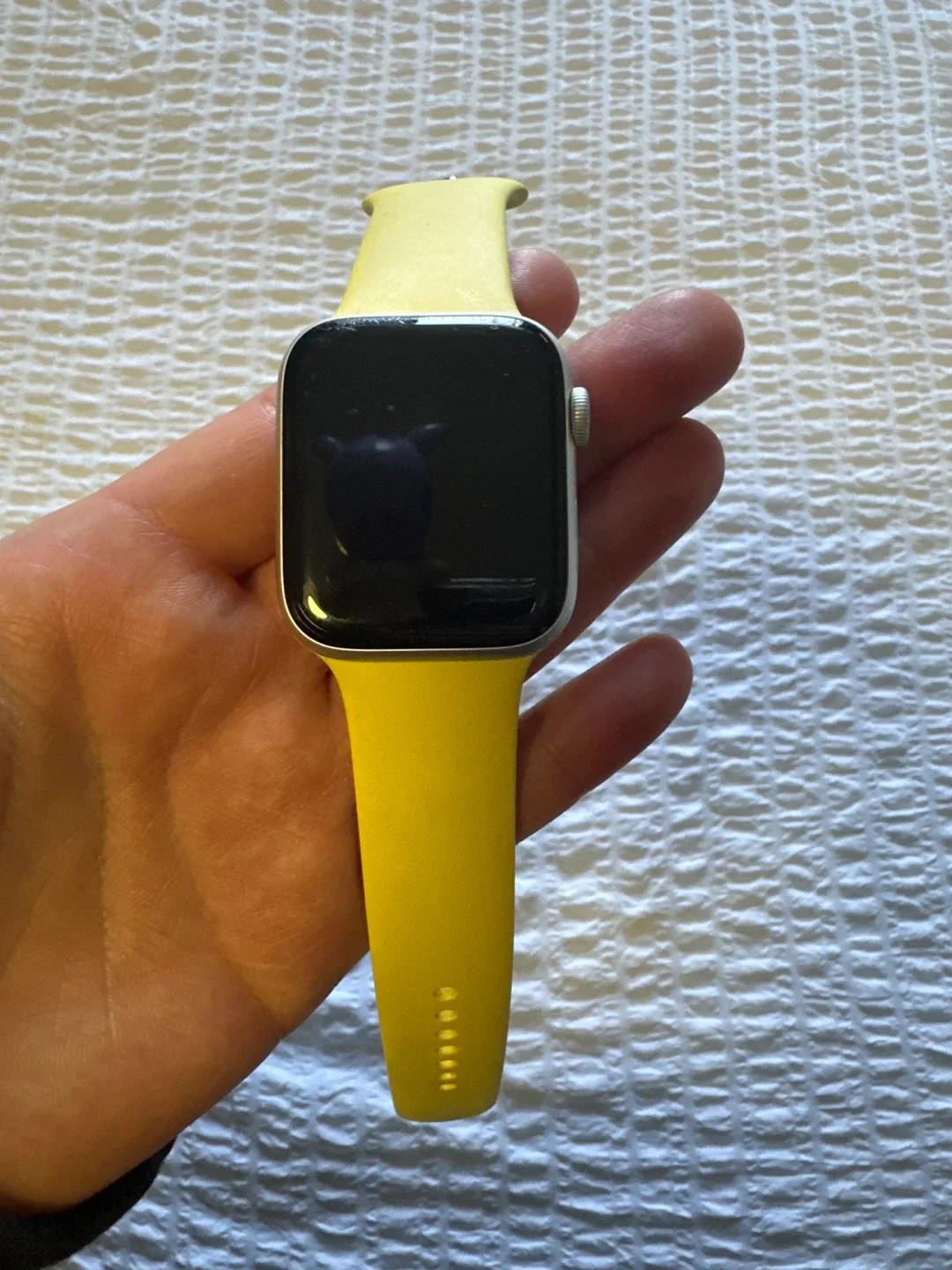 Apple Watch with Yellow Band 44mm image indicator(4)