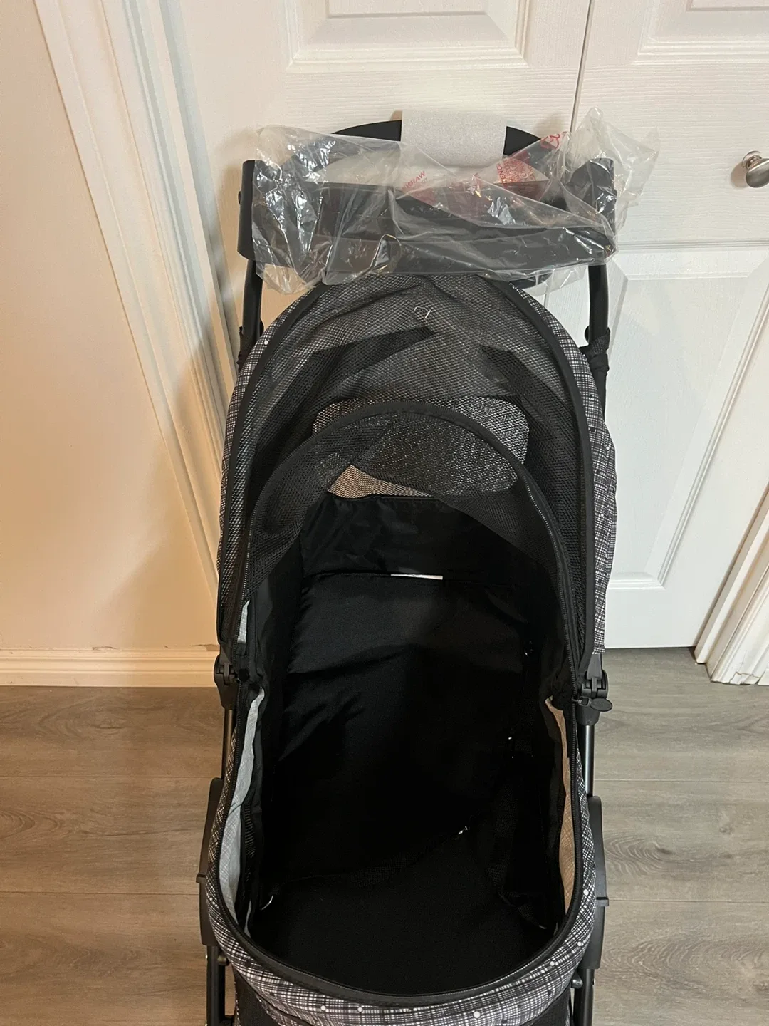 GEN7PETS Pet Stroller - Like New! image indicator(4)