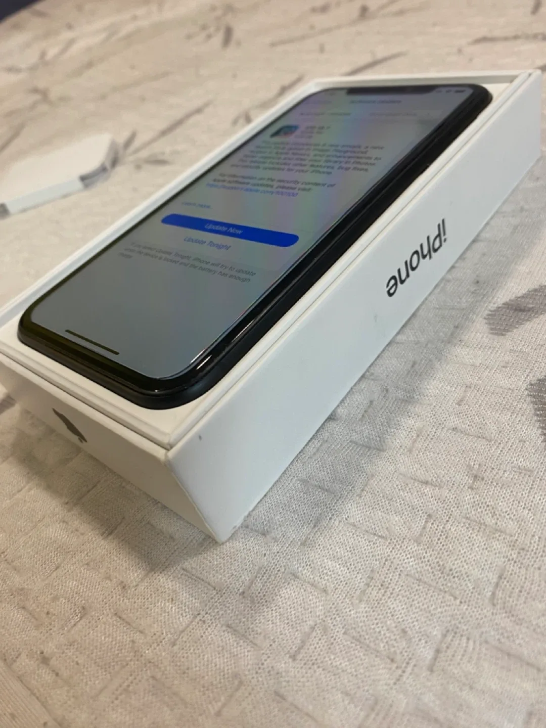 Apple iPhone XR 64GB image indicator(2)