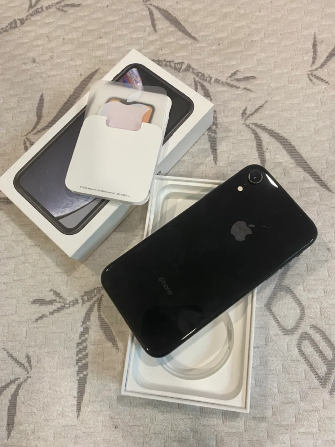 Apple iPhone XR 64GB image indicator(3)