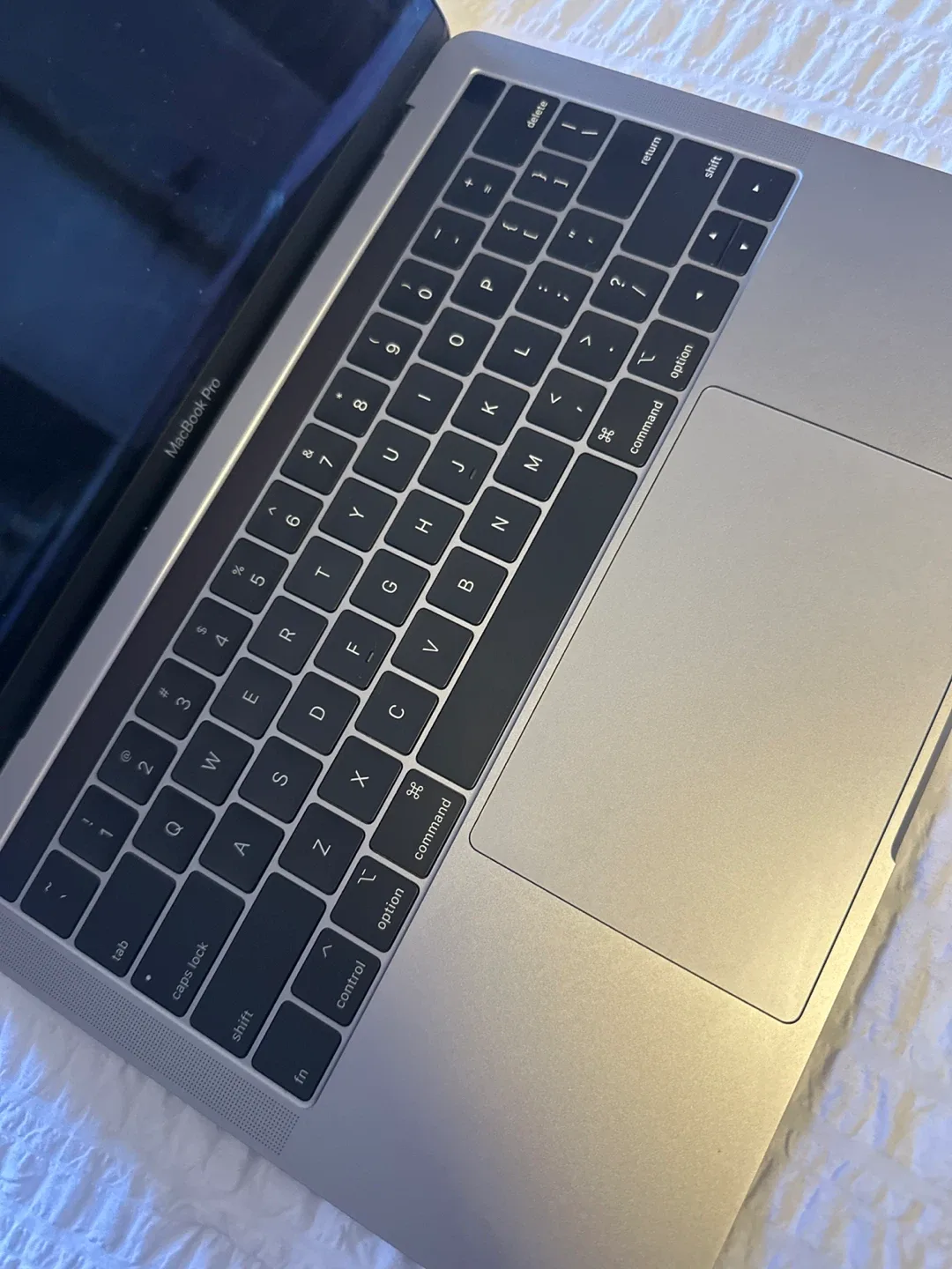 MacBook Pro 13” image indicator(5)