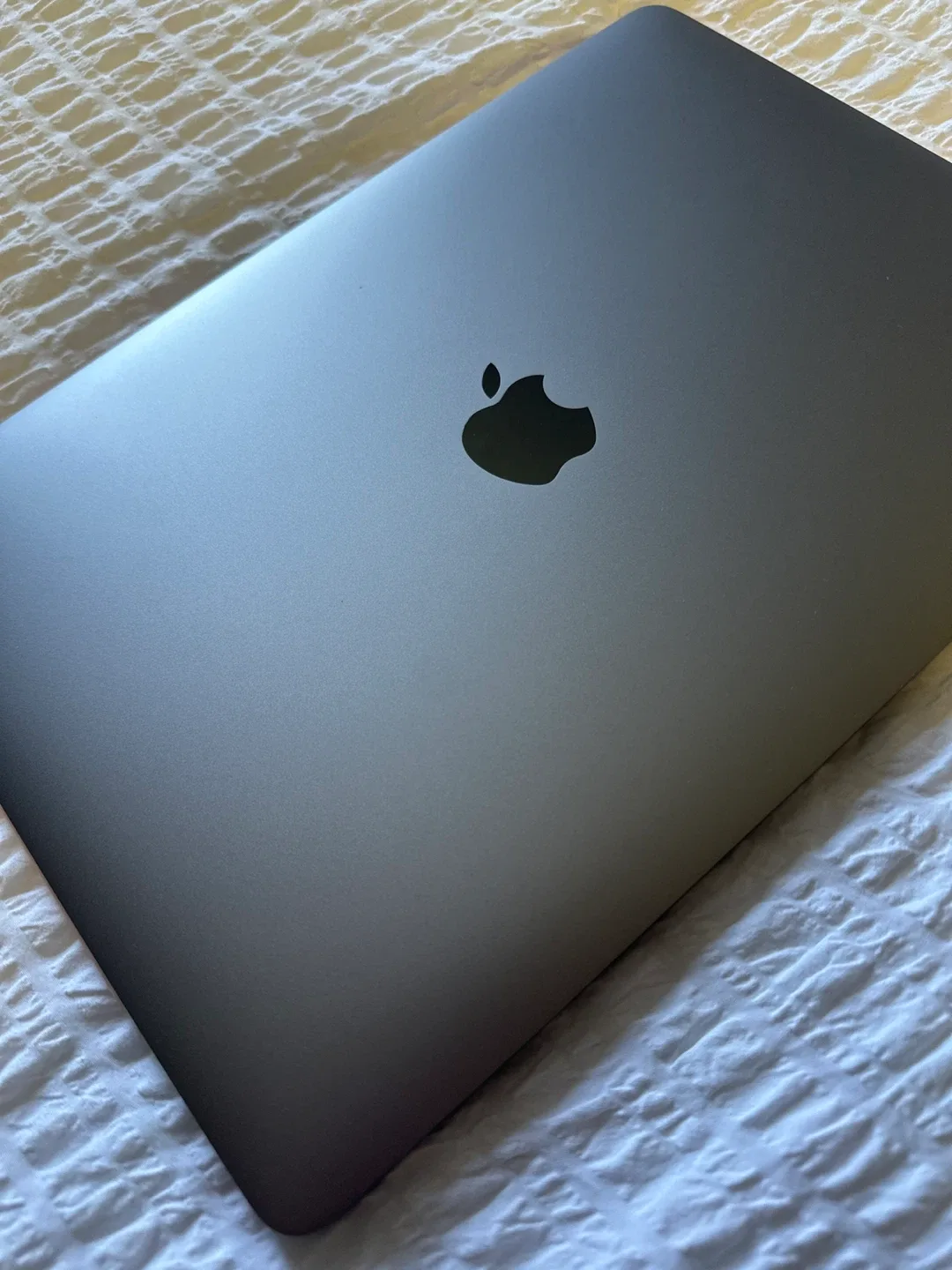 MacBook Pro 13” image indicator(3)