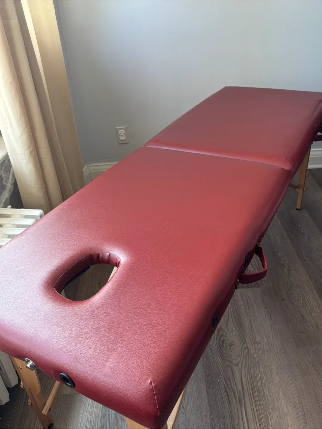 Green Life Burgundy Portable Massage Table image indicator(3)