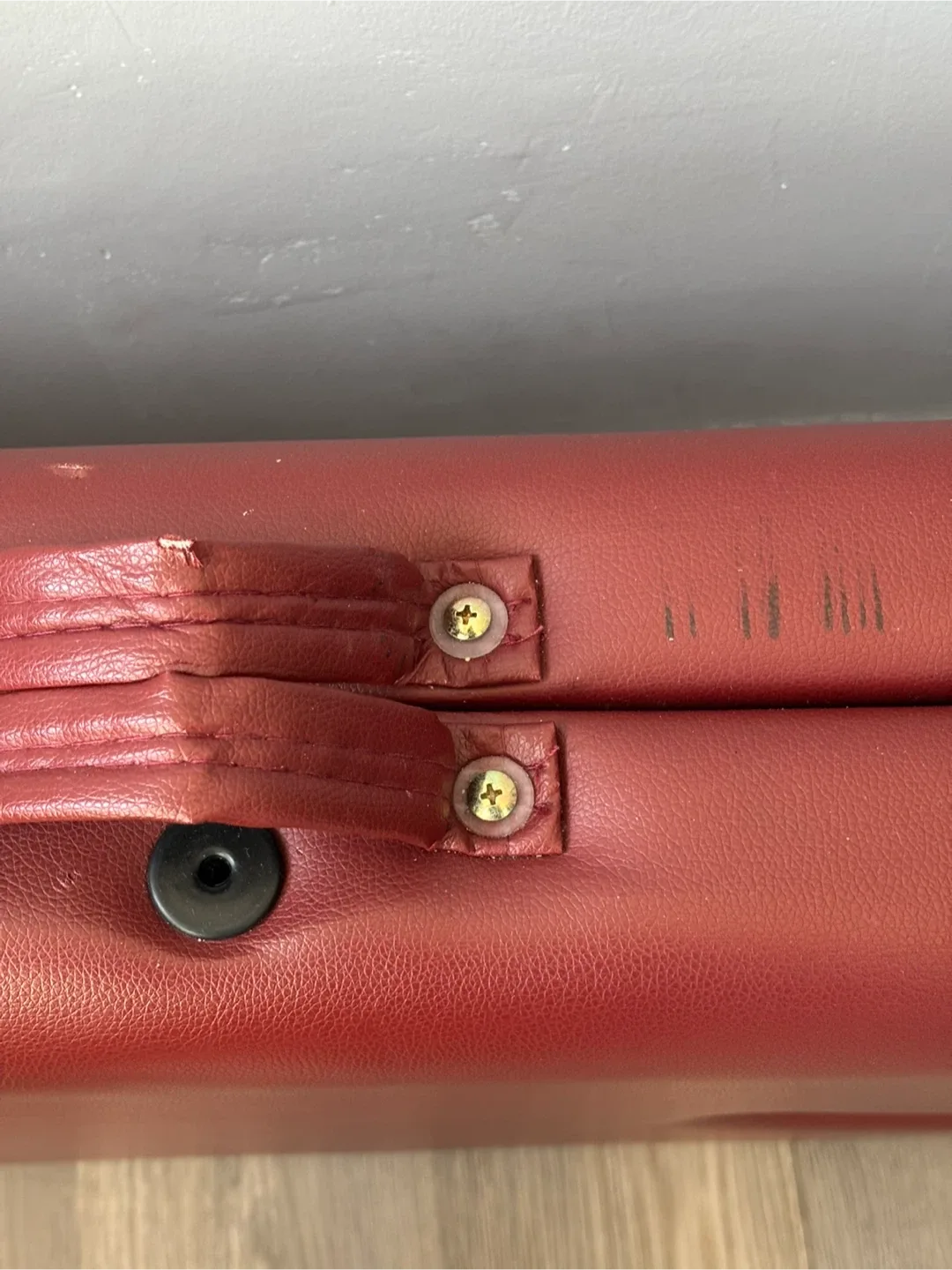 Green Life Burgundy Portable Massage Table image indicator(8)