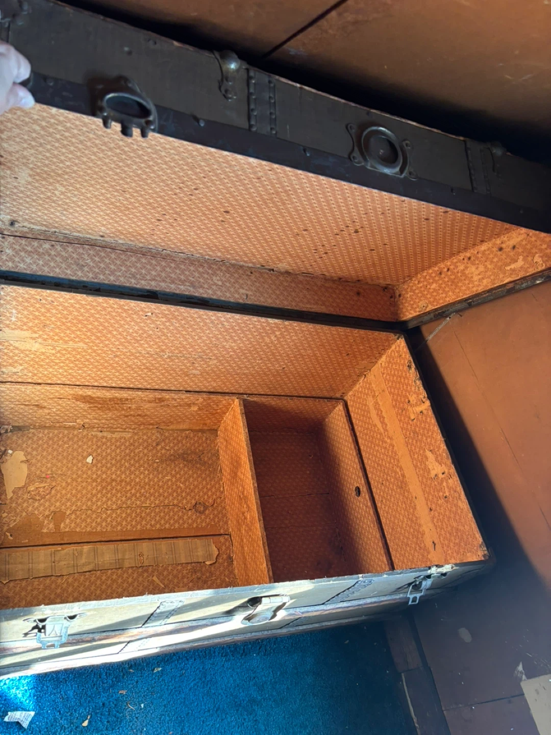 Antique Steamer Trunk - photo 3
