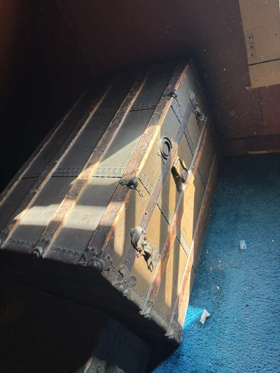 Antique Steamer Trunk - photo 2