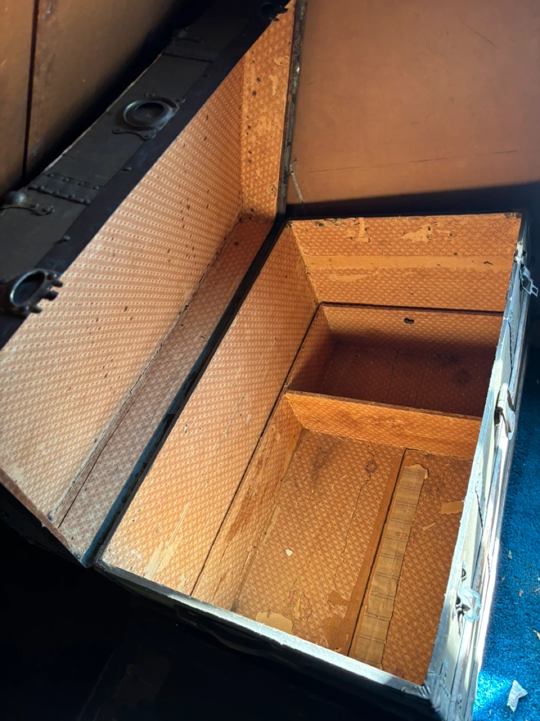 Antique Steamer Trunk - photo 4