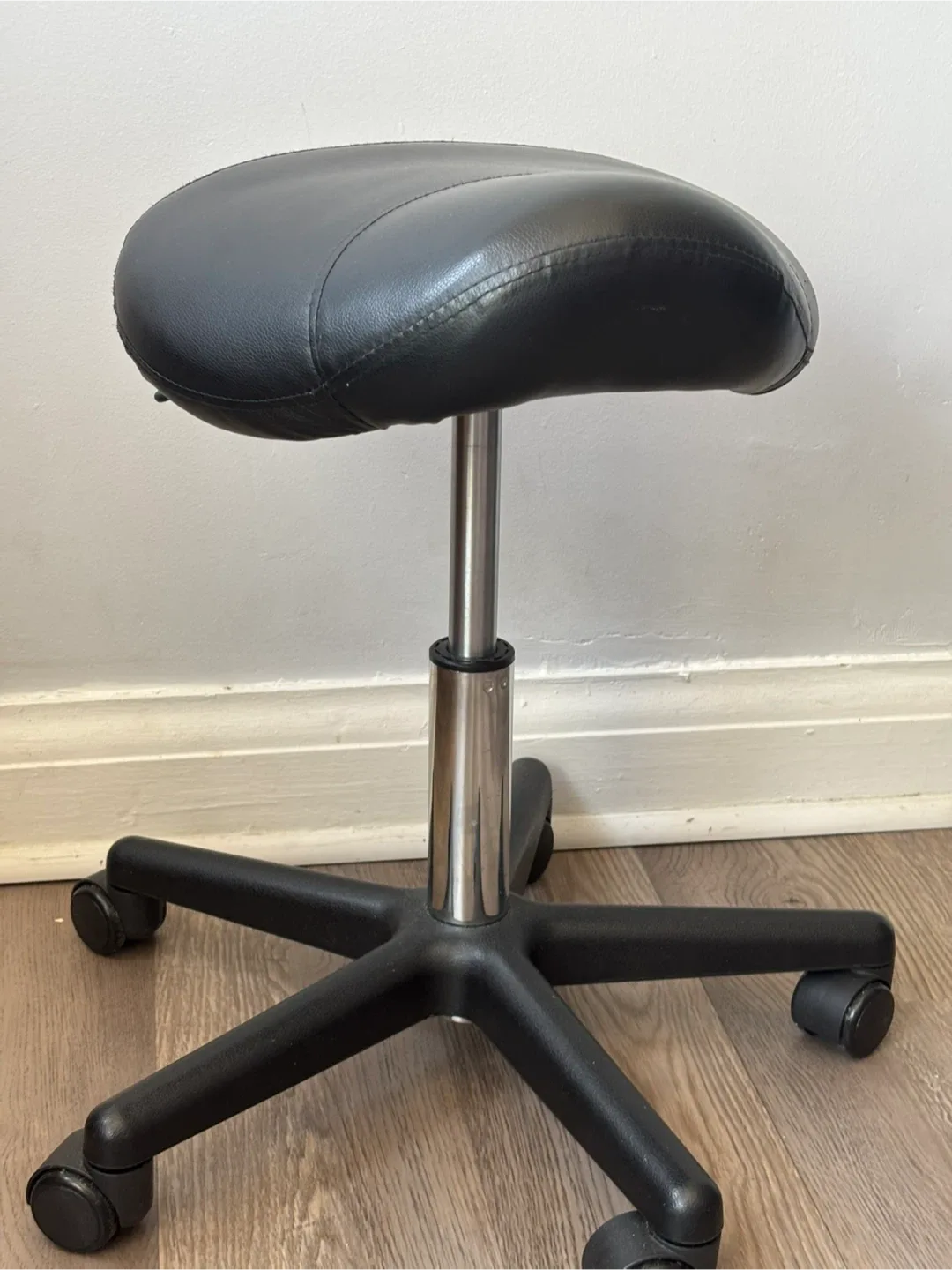 Angel Hydraulic Saddle Massage Stool - Black image indicator(2)