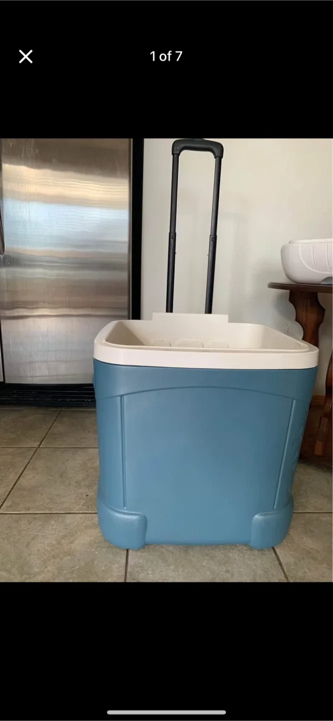 Igloo Wheeled Cooler - Blue & White thumbnail