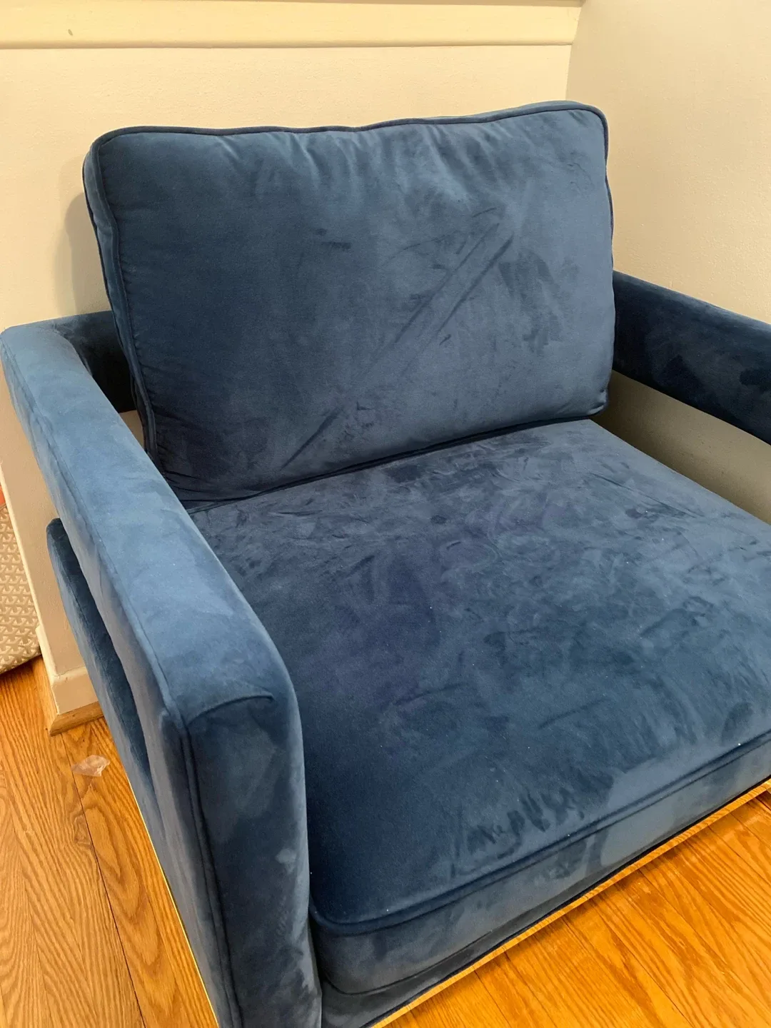 Blue Velvet Armchair with Gold Legs image indicator(5)