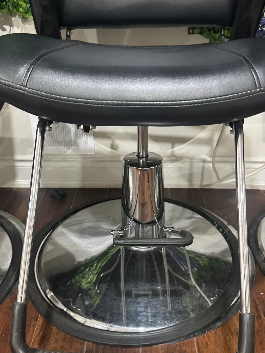 Black Salon/Barber Chair image indicator(3)