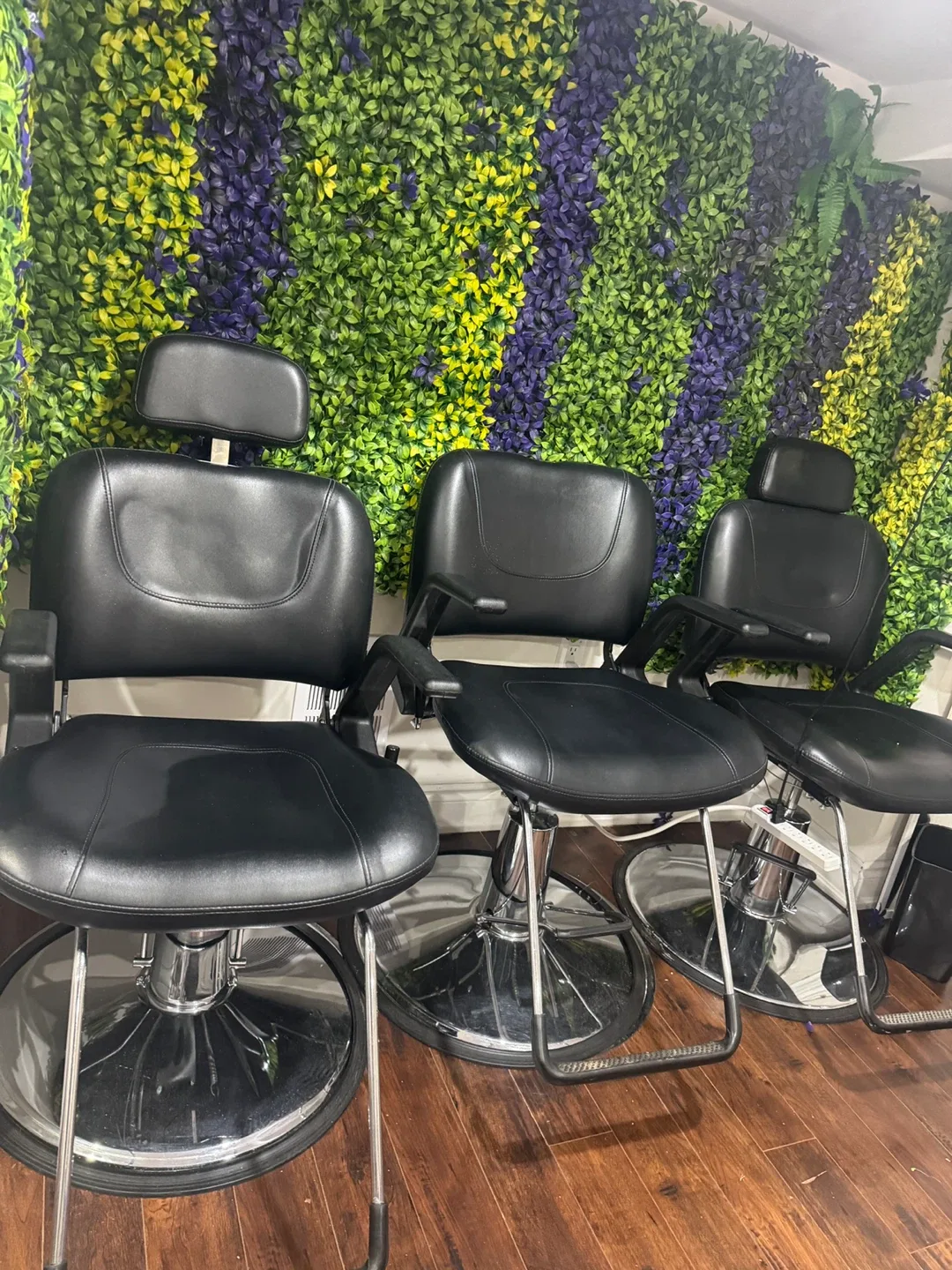 Black Salon/Barber Chair image indicator(5)