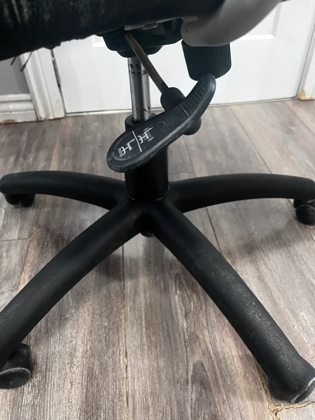 Black leather Office desk Chair image indicator(4)