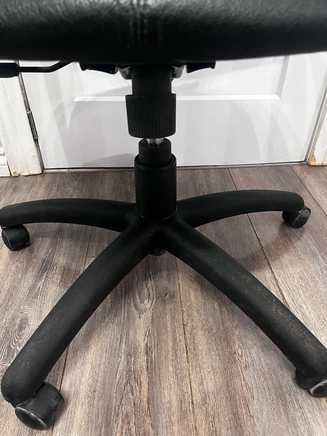 Black leather Office desk Chair image indicator(3)