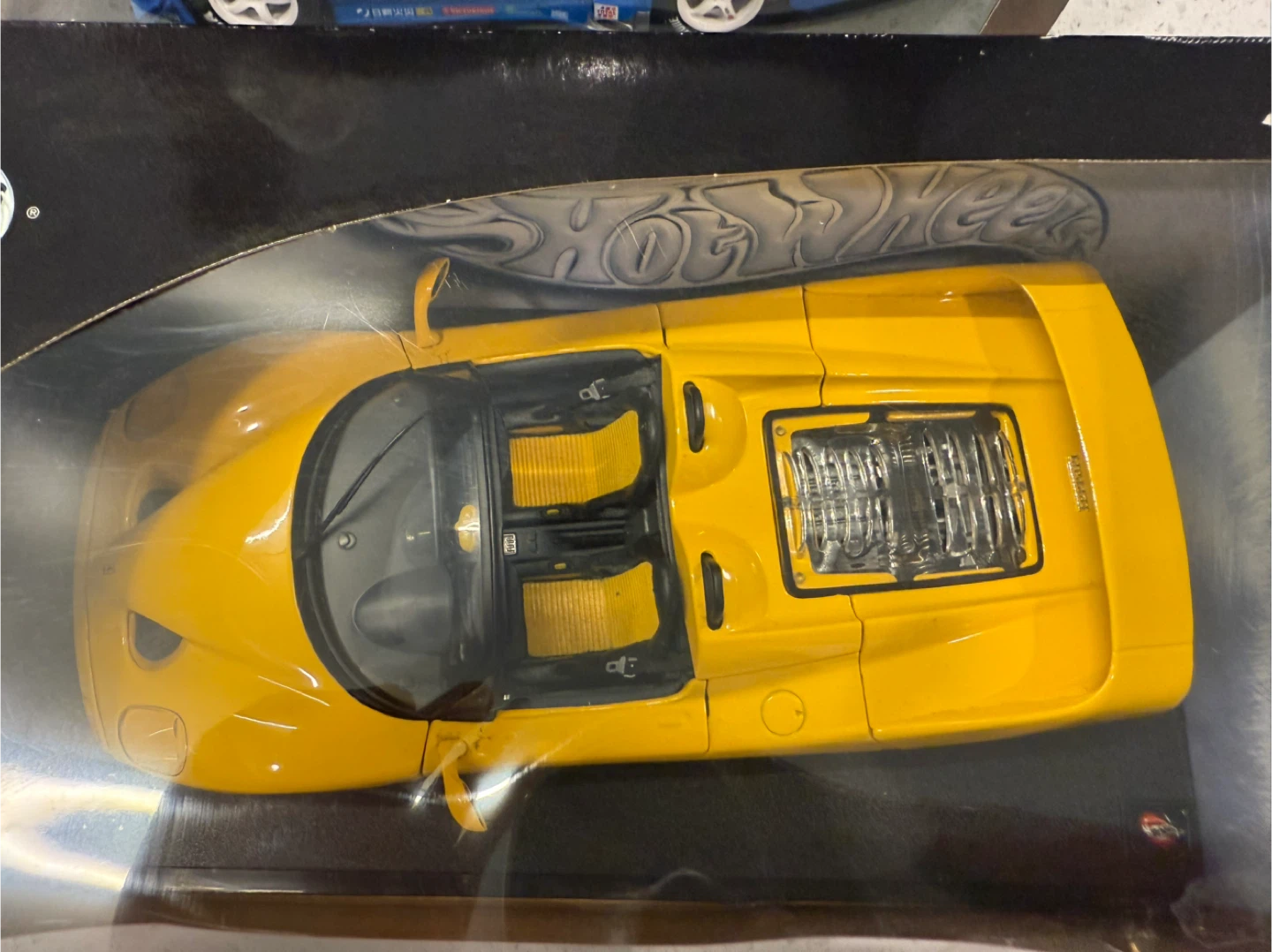 1/18 HotWheels Yellow Ferrari F50 - photo 5