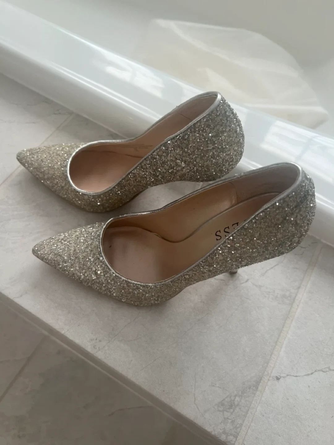 Vintage Guess Glitter Heels - Size 7 image indicator(2)