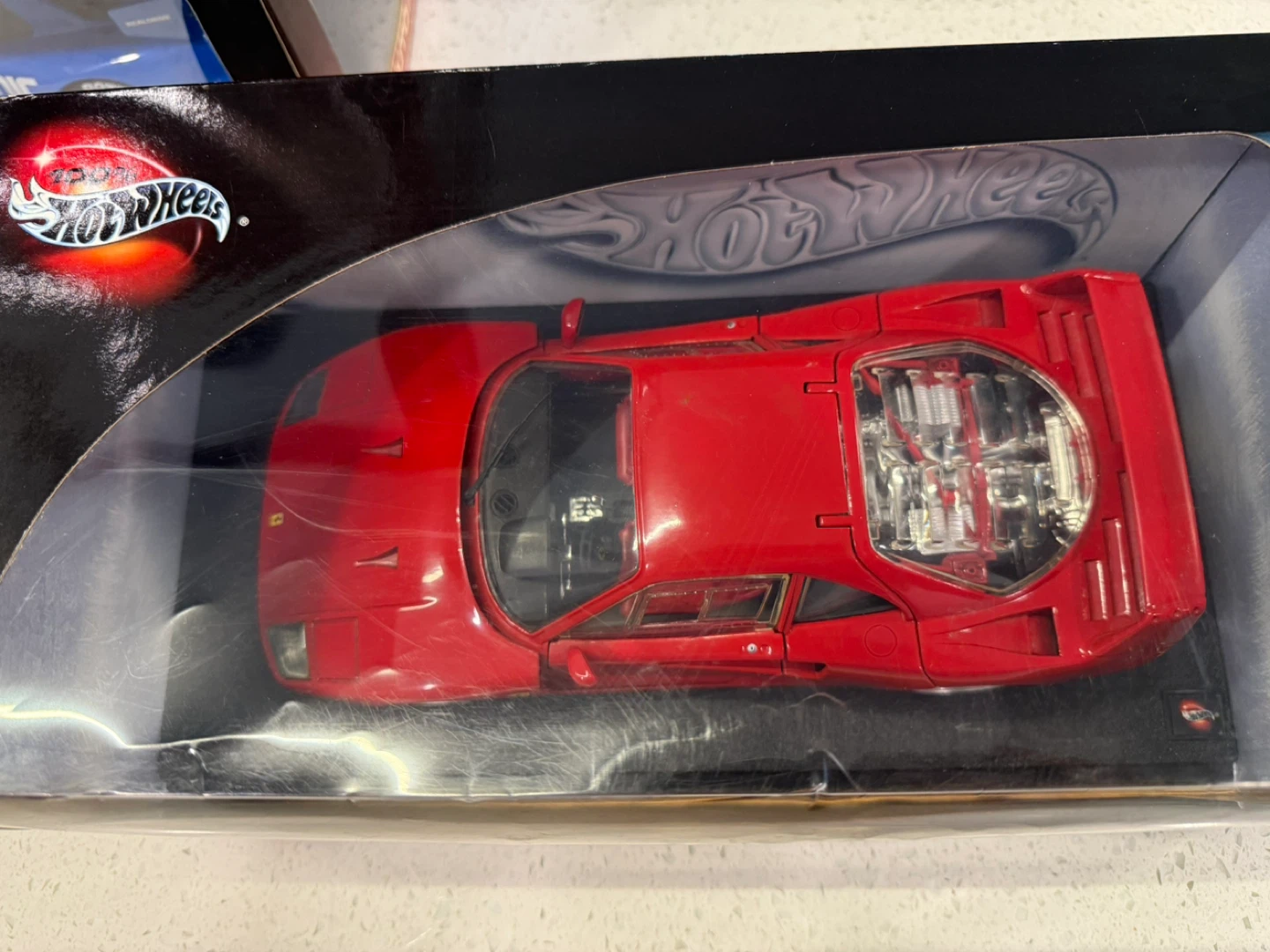 1/18 HotWheels Red Ferrari F40 - photo 5