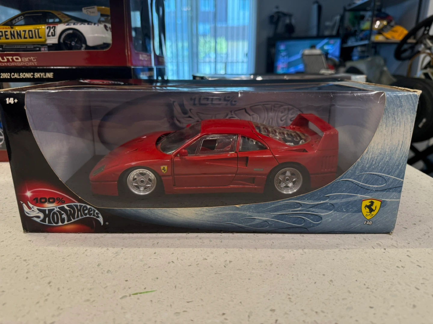 1/18 HotWheels Red Ferrari F40 - photo 2