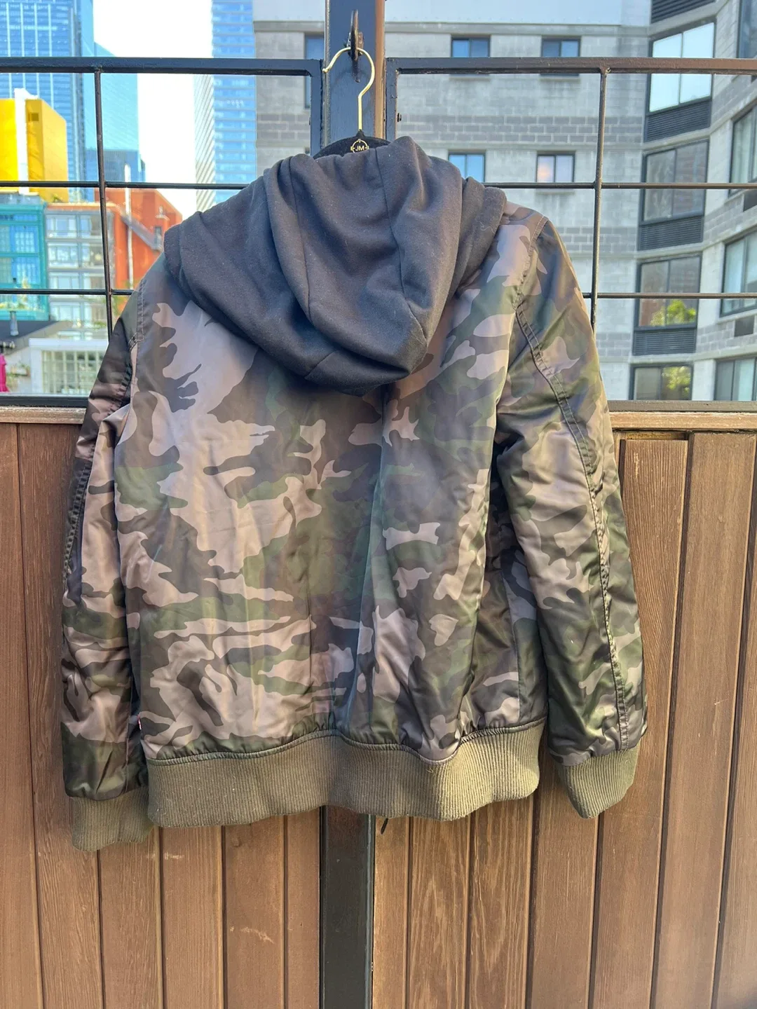 Levi Strauss & Co. Camo Jacket - Size L image indicator(3)