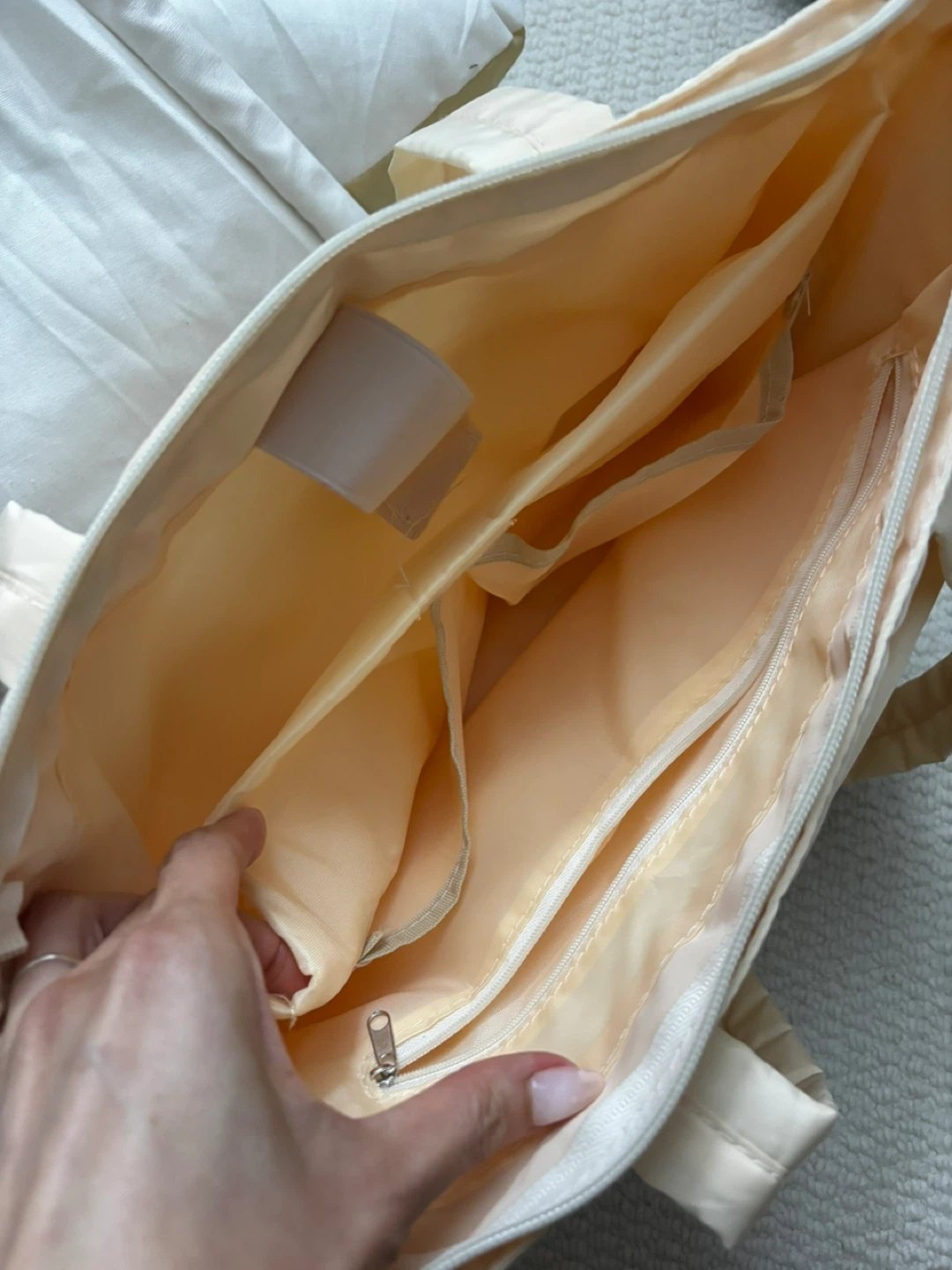 Puffy Beige super lightweight laptop Tote Bag - photo 3