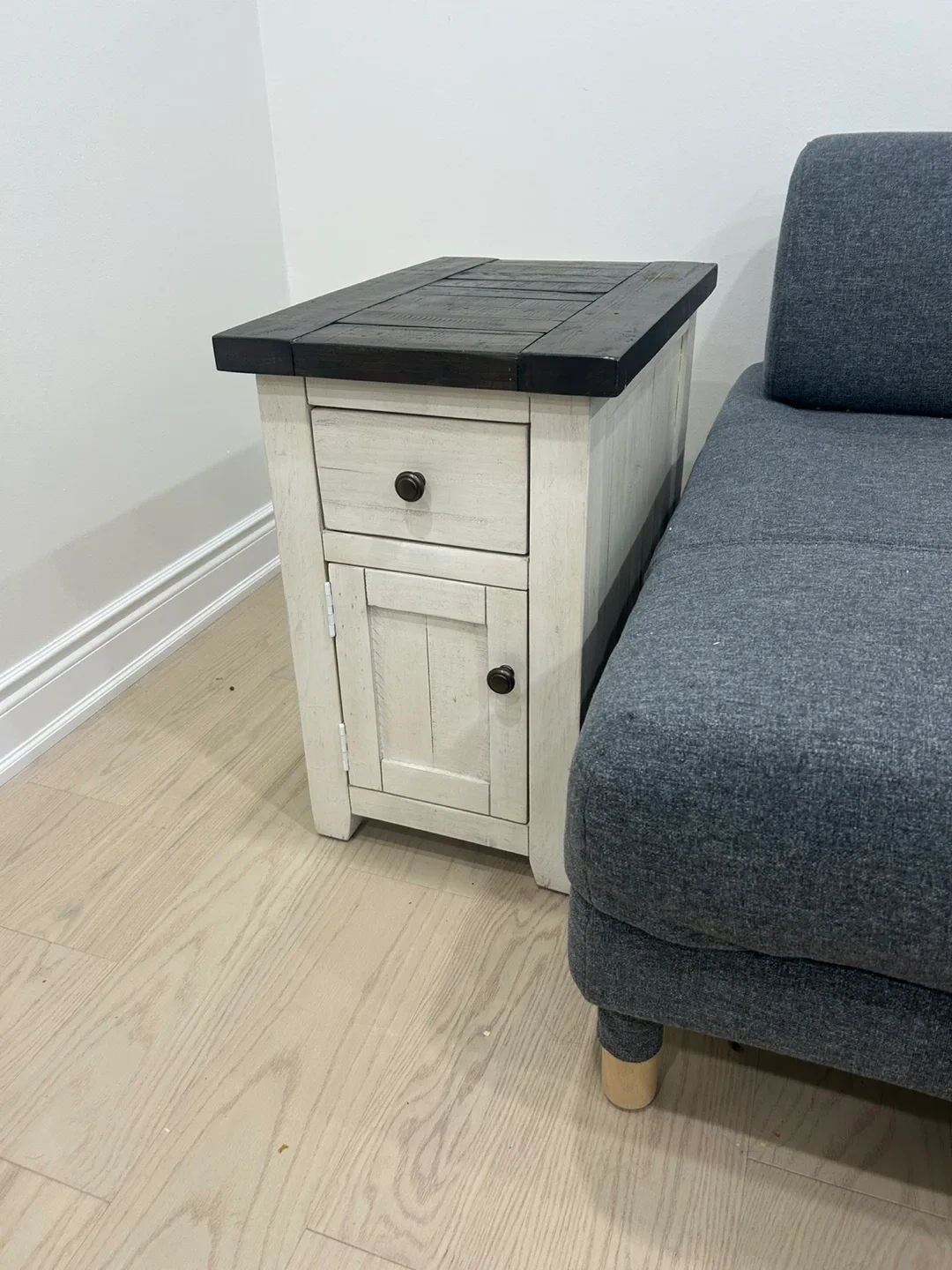 Bricks coffee table stand and side tables image indicator(4)