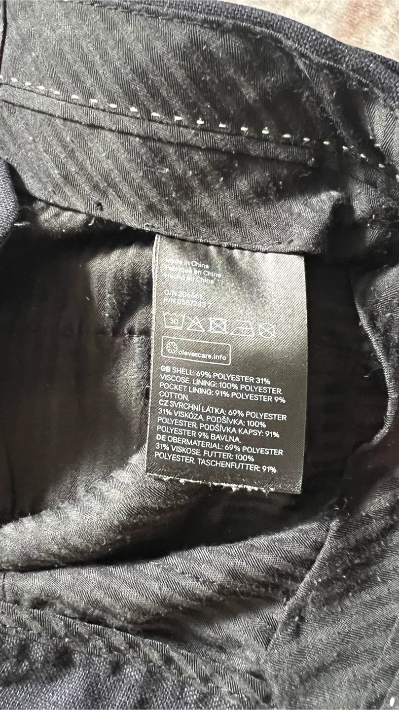 H&M Black Pants - Size 30R thumbnail