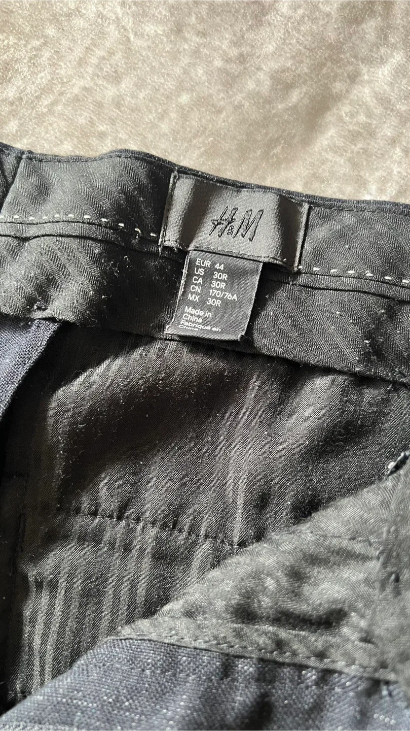 H&M Black Pants - Size 30R image indicator(2)