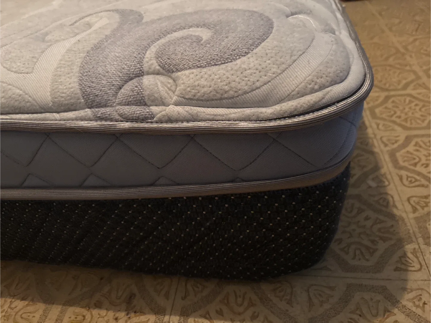 Queen Size Mattress image indicator(3)