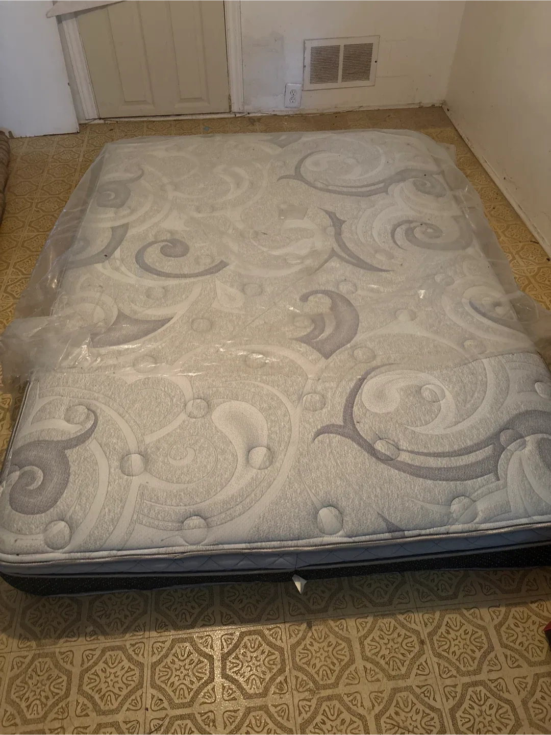 Queen Size Mattress thumbnail