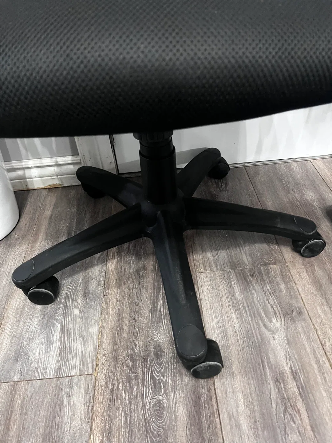 Black Mesh Office Chair image indicator(5)