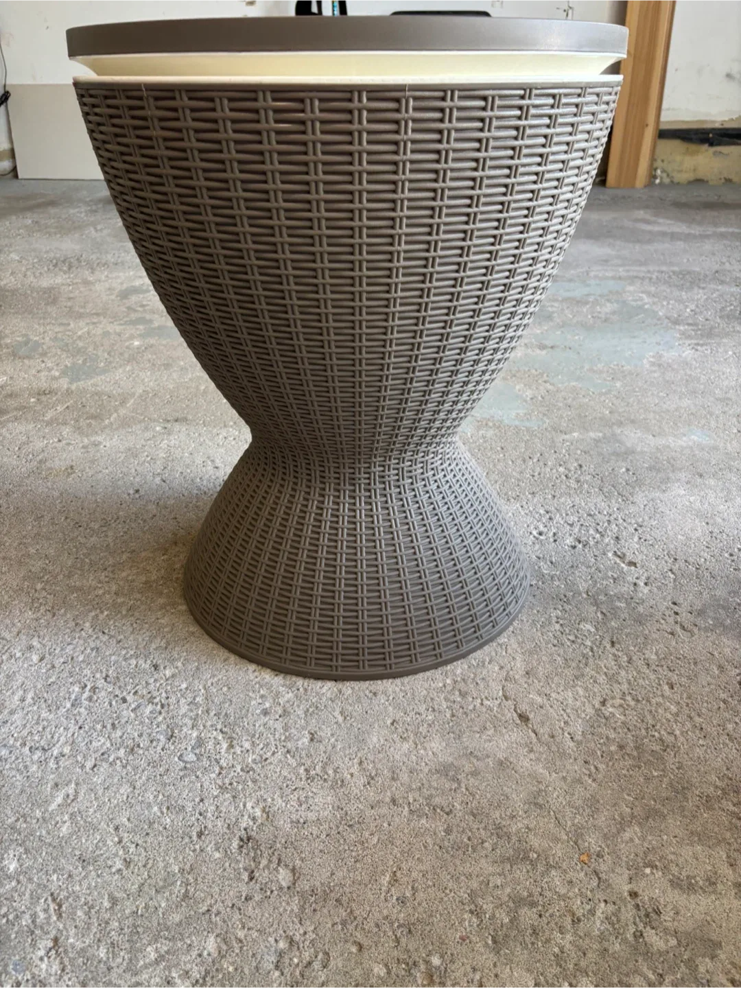 Patio bar table image indicator(2)