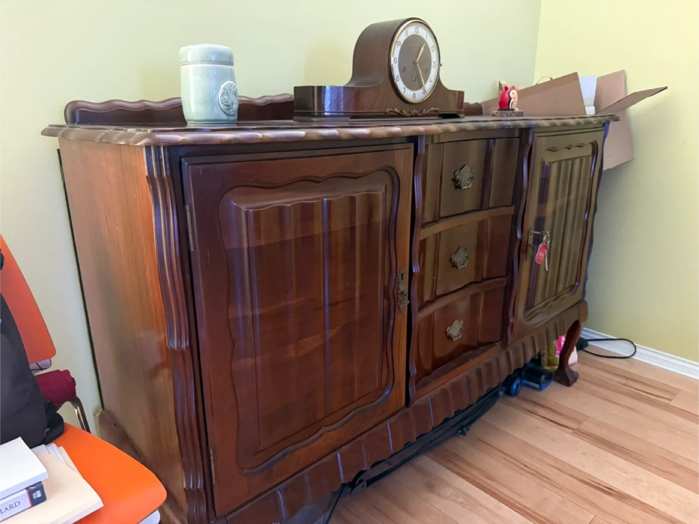 Antique Wooden Sideboard image indicator(4)