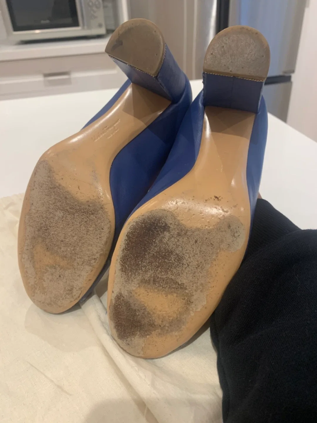 💙 Salvatore Ferragamo Preloved Leather Heels Size 7.5 💙 image indicator(2)