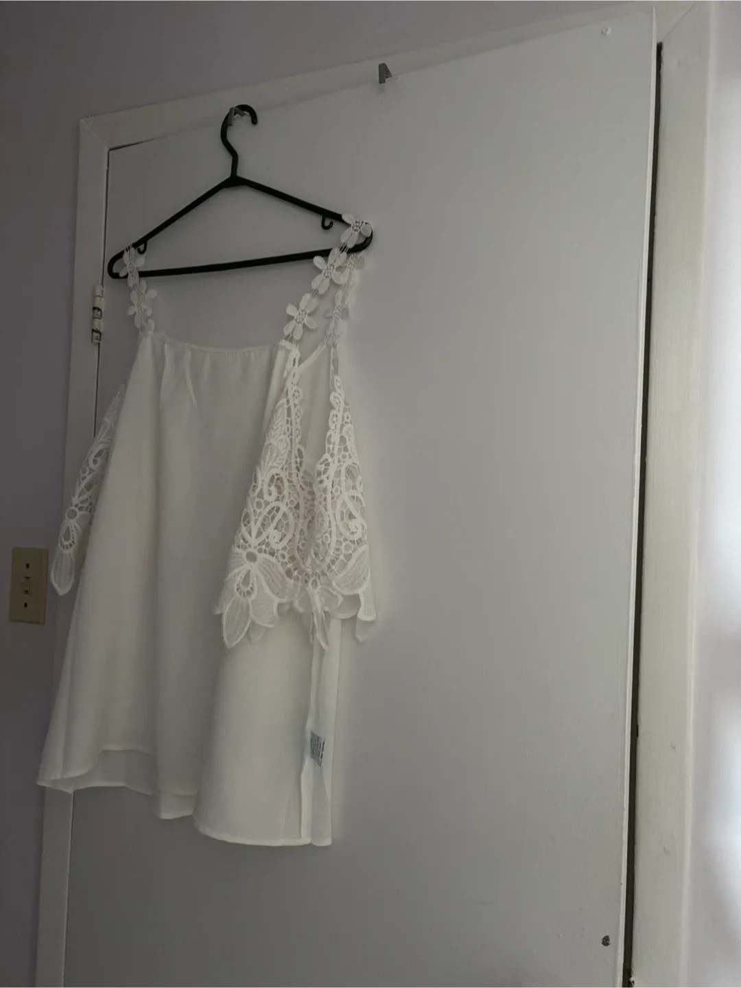 White Cold Shoulder Lace Sleeve Top image indicator(3)