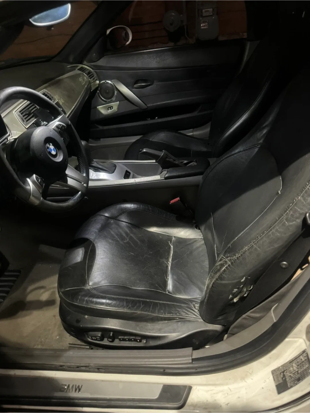 BMW Z4 Convertible - White image indicator(10)