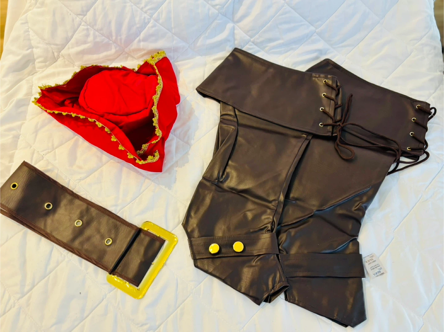 Captain Blackheart Pirate Costume - HalloweenCostumes.ca - photo 4