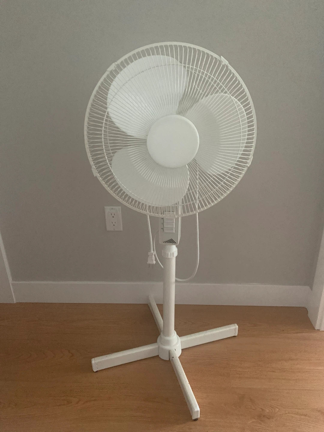 16" White Stand Fan