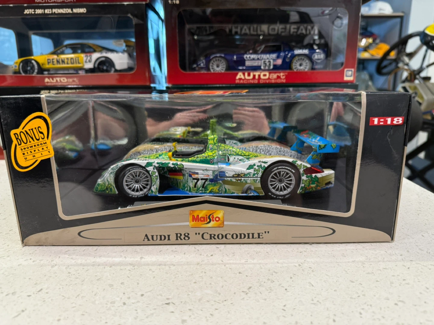 Maisto ALMS Audi R8 LMP Crocodile Livery - photo 2