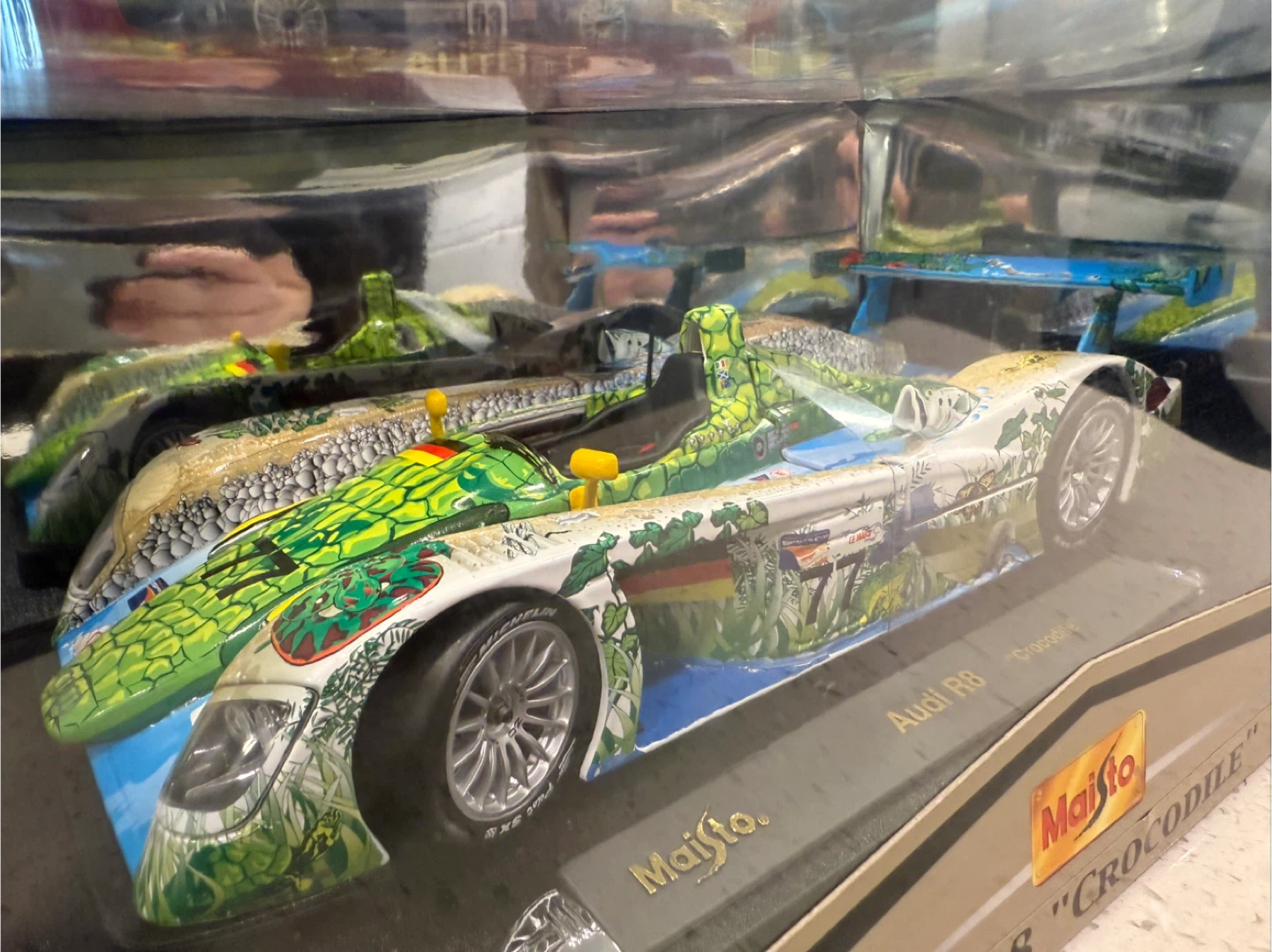 Maisto ALMS Audi R8 LMP Crocodile Livery - photo 3