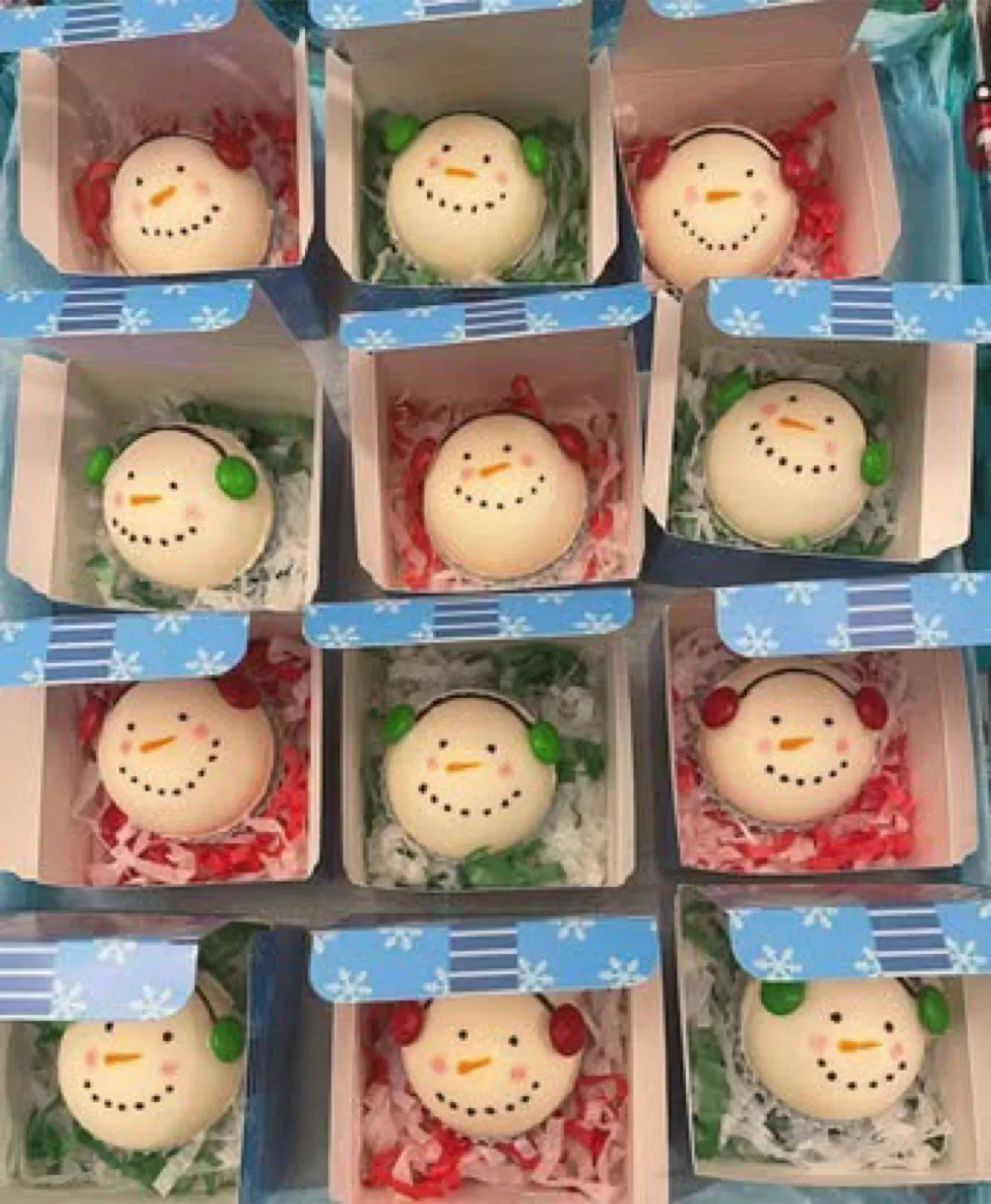 Handmade Decorated Christmas hot chocolate bombs image indicator(5)