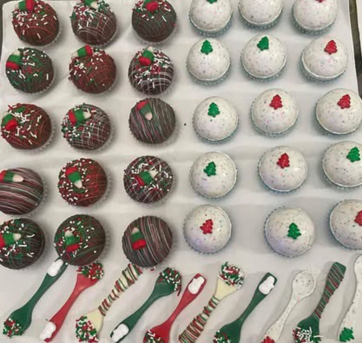 Handmade Decorated Christmas hot chocolate bombs image indicator(6)