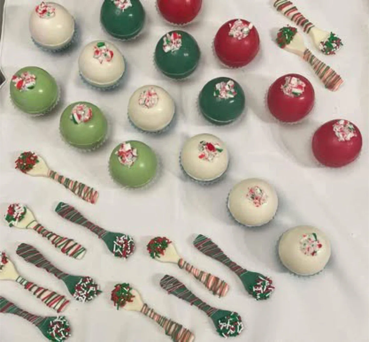Handmade Decorated Christmas hot chocolate bombs image indicator(7)