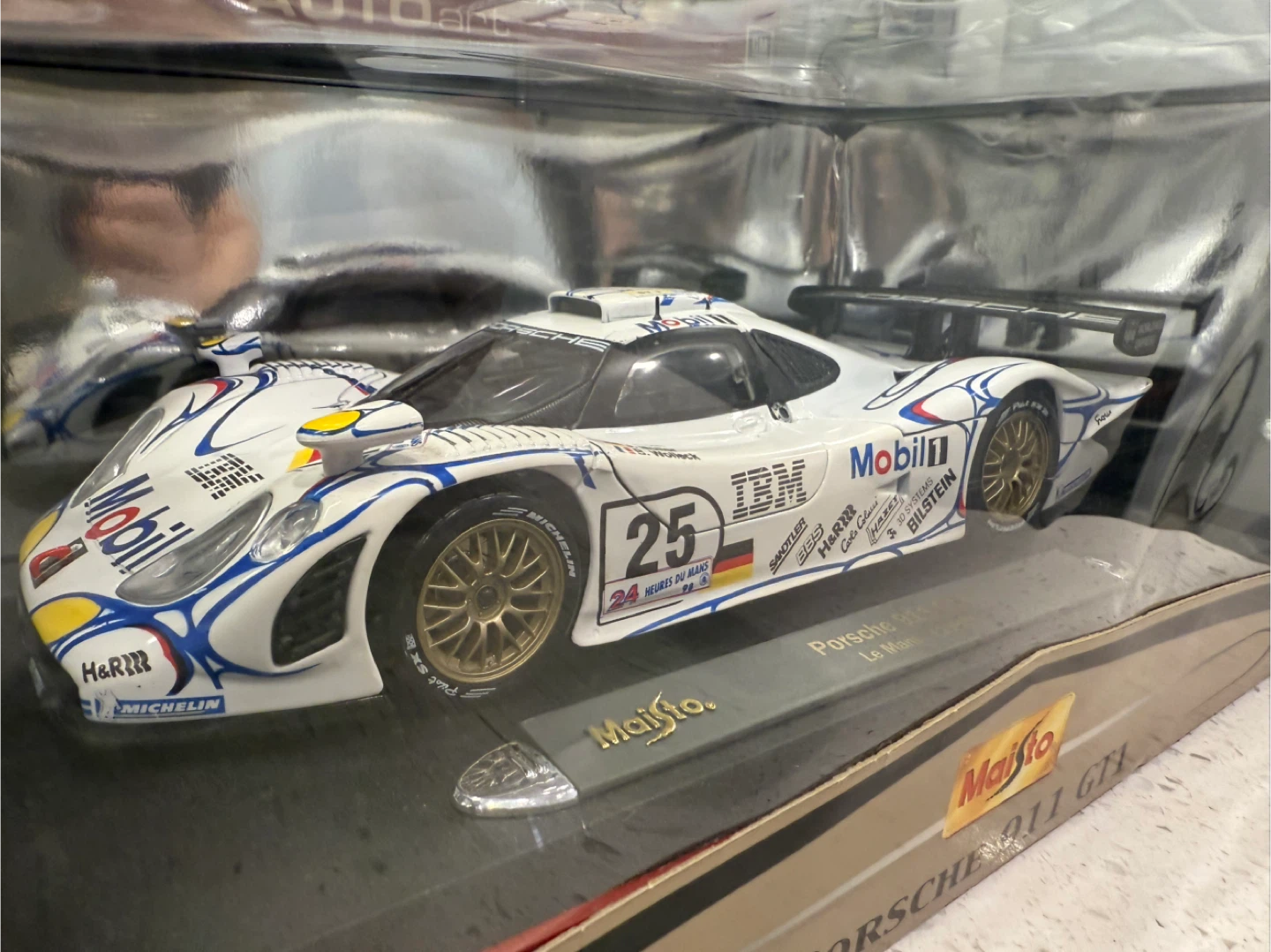 Maisto Porsche 911 GT-98 Le Mans 24 Hours - photo 3