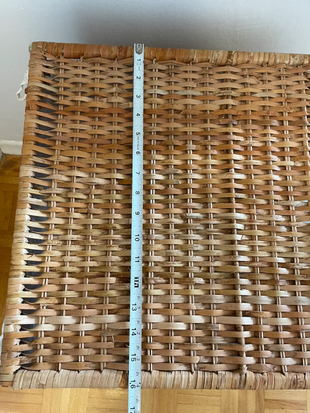 Wicker Laundry Hamper with Liner image indicator(10)