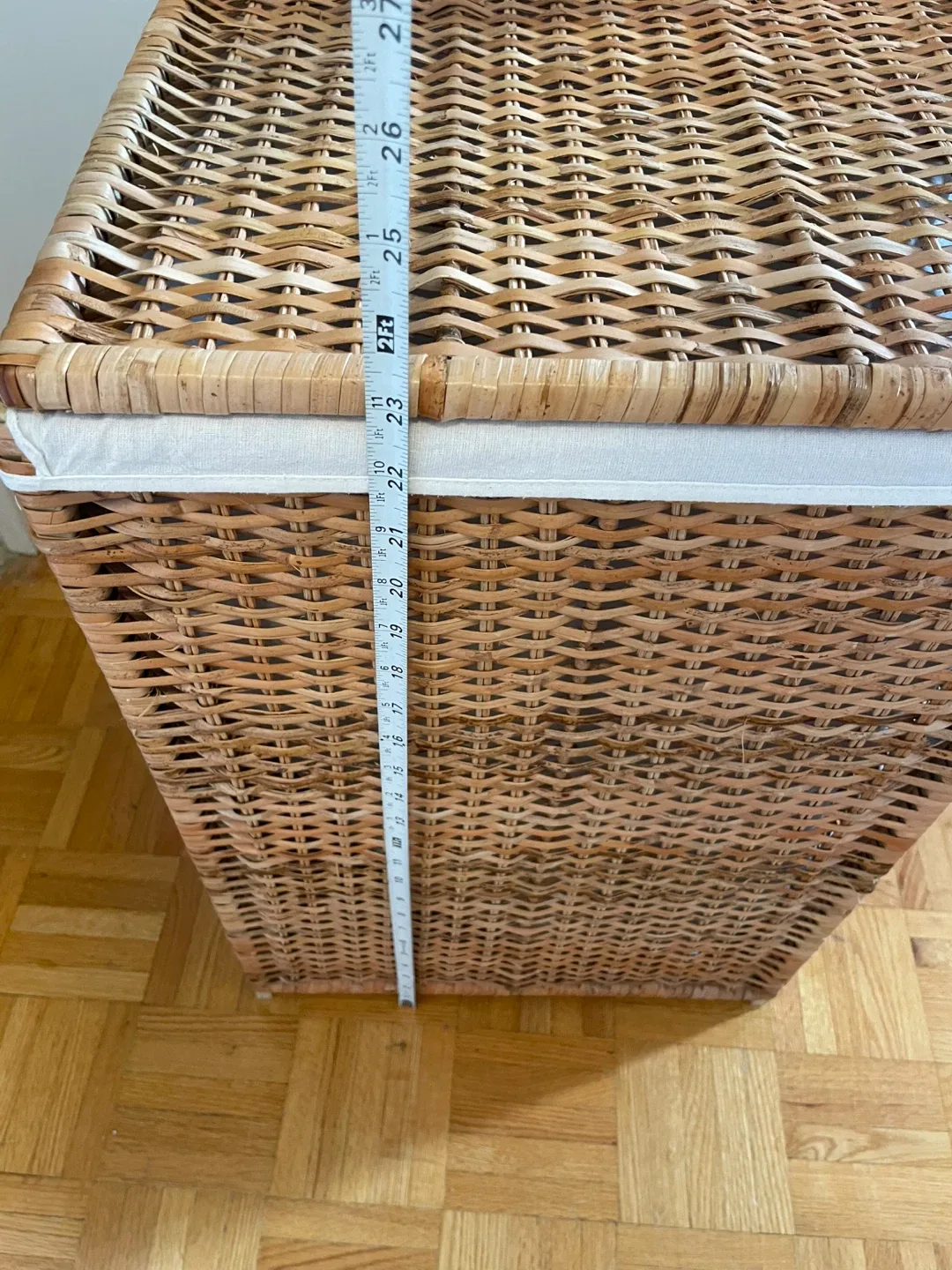 Wicker Laundry Hamper with Liner image indicator(9)